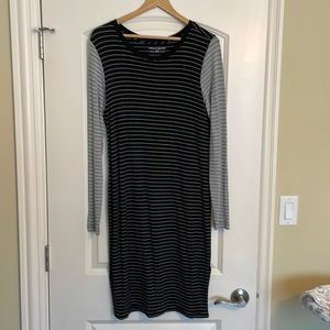 A Pea In The Pod Maternity Dress